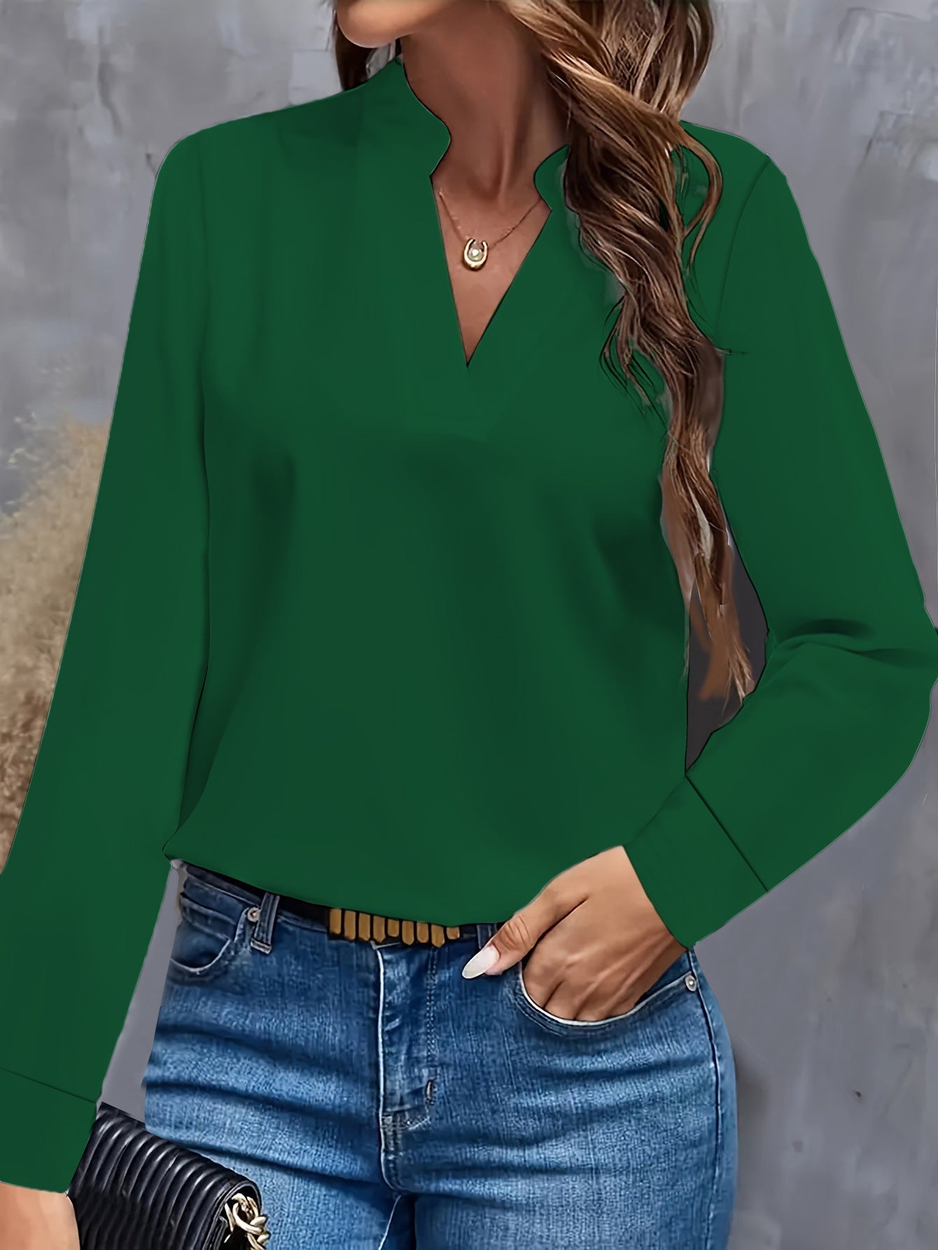 Anouk V-Neck Blouse – Lightweight Fabric for Everyday Comfort and Style 2