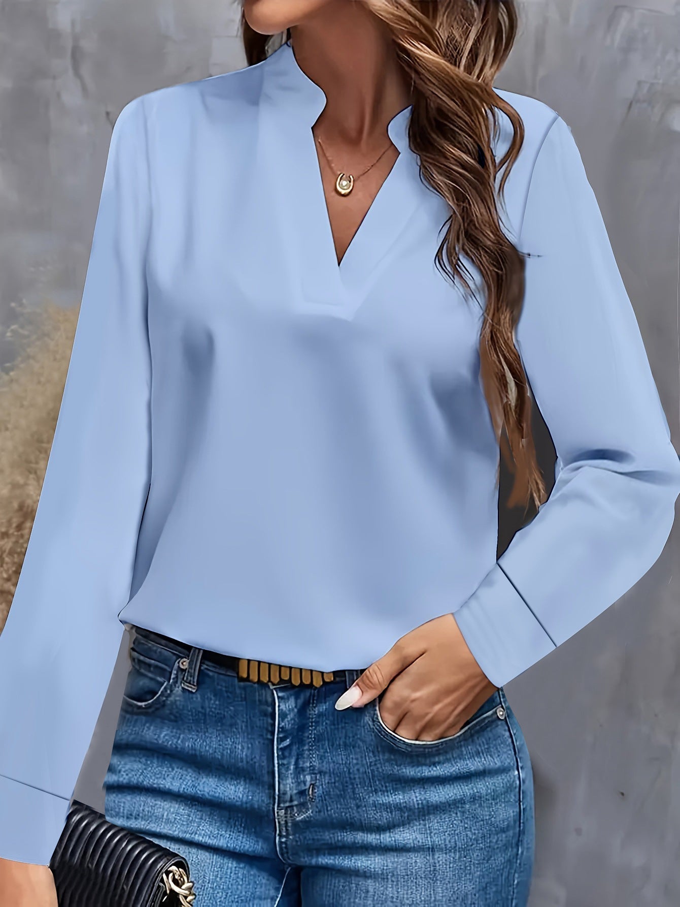 Anouk V-Neck Blouse – Lightweight Fabric for Everyday Comfort and Style 4